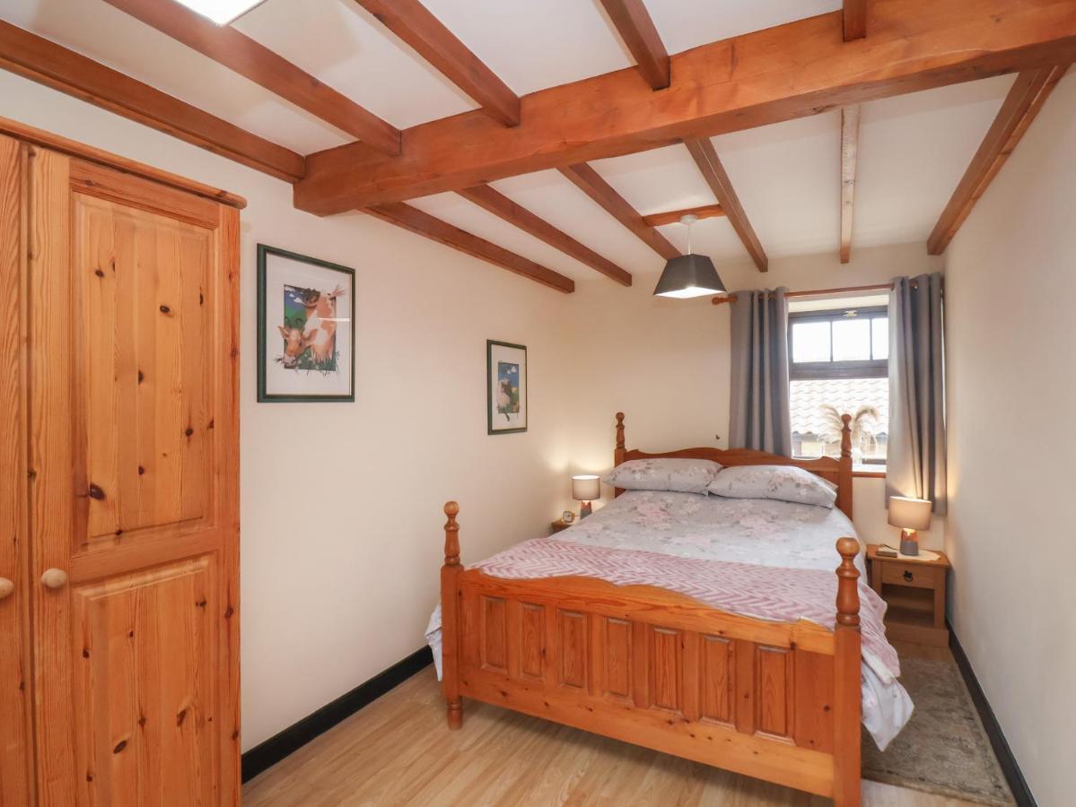 Cow Byre Cottage วิทบี ภายนอก รูปภาพ